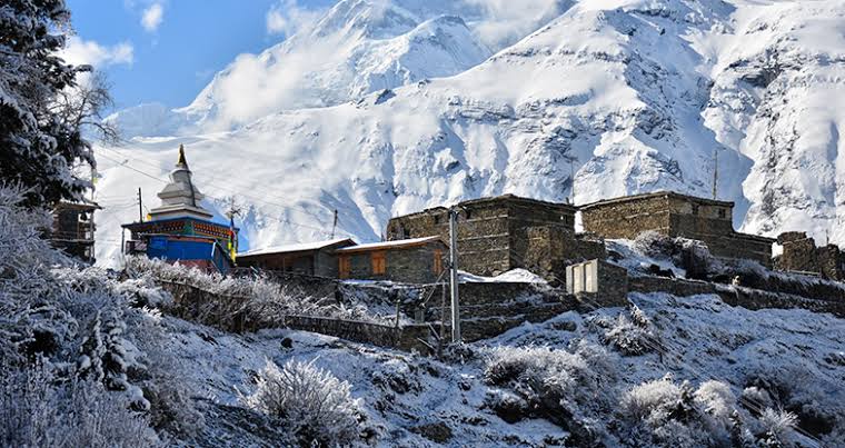 Phu village and ruined dzong fortress at 4,080m, Nar Phu valley, Nepal