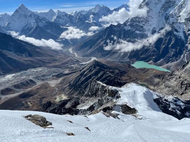 Climbers on the fixed rope below the summit of Lobuche East at 6,119m, Khumbu, Nepal